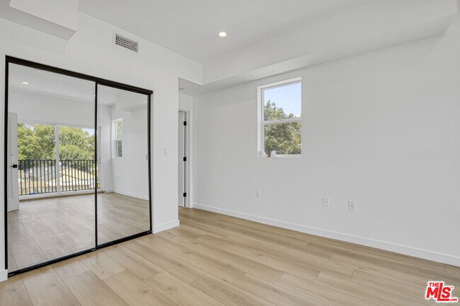 Building Photo - 10826 Hesby St