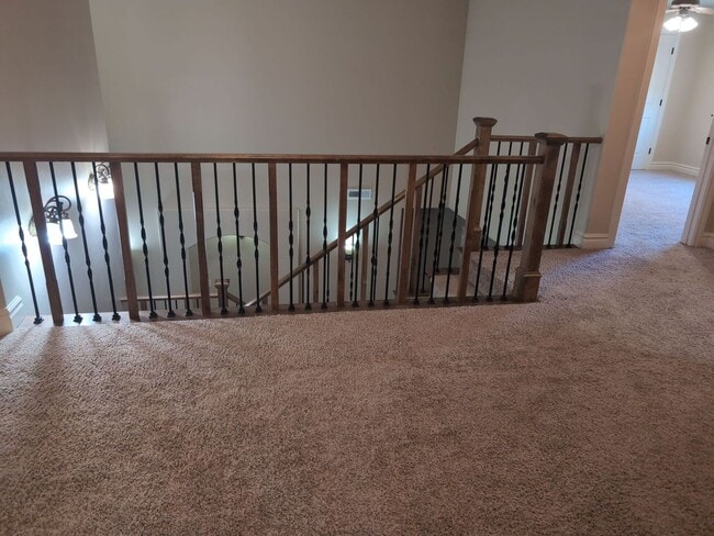 Building Photo - PET FRIENDLY -Spacious 6 Bedroom Home in St. George