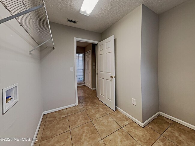 Building Photo - 6075 Scenic Meadow Ln