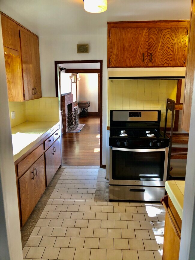 Building Photo - 654 Tularosa Dr