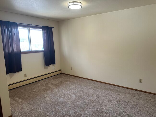 Building Photo - 644 S 60th St