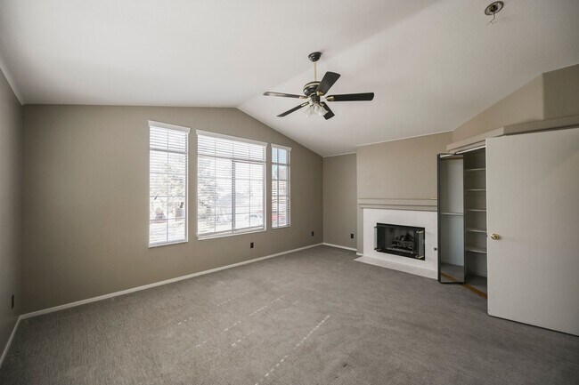 Building Photo - Beautiful 2 Story Home With Pool!!!