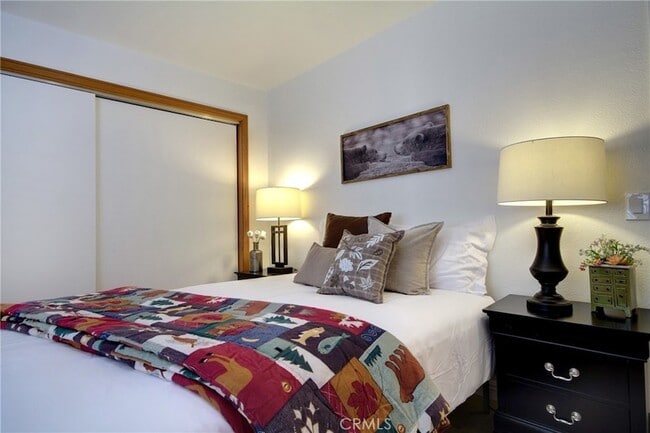 Building Photo - 430 E Country Club Blvd