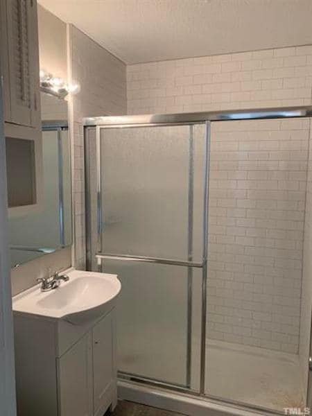 Fully tiled walk in shower - 710 N Lee St