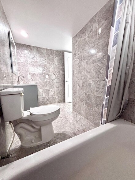 Building Photo - 1407 NE 56th St