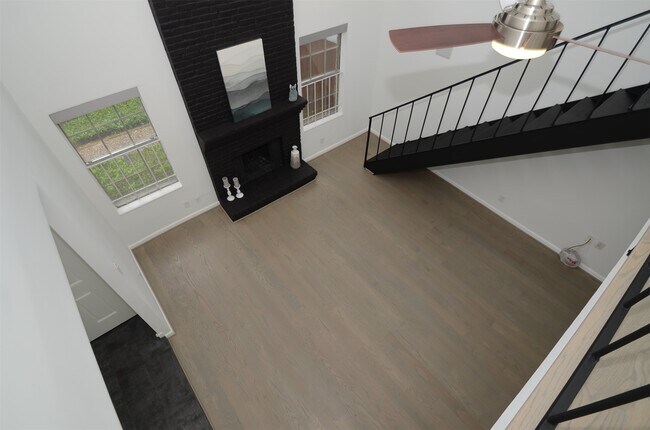 Building Photo - 5524 Beverly Hill St