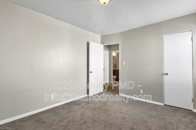 Building Photo - 640 E 261st St