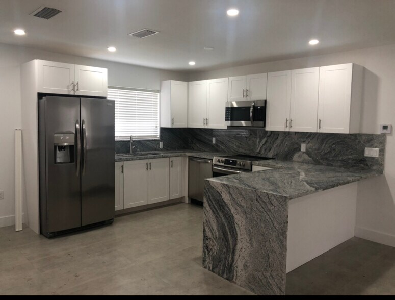 Building Photo - 339 Alesio Ave
