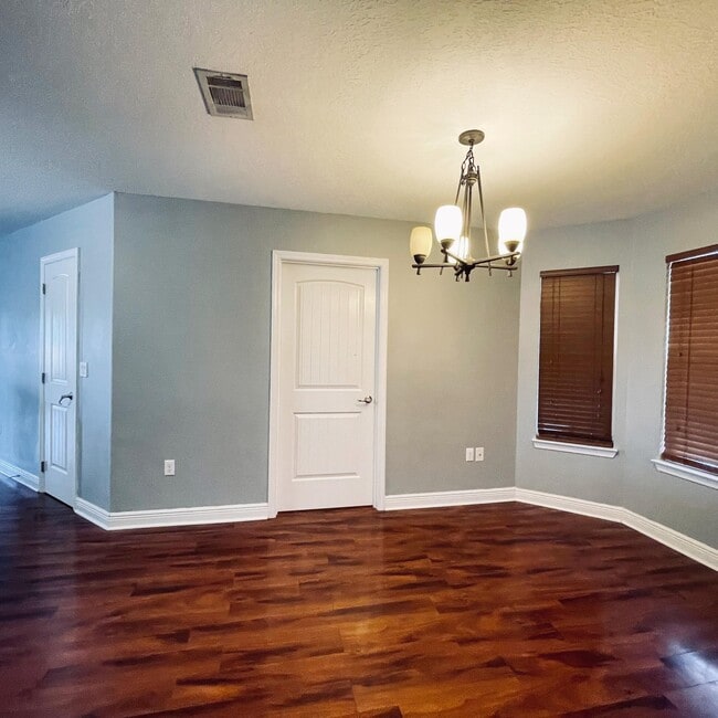Building Photo - 2386 Barberee Dr
