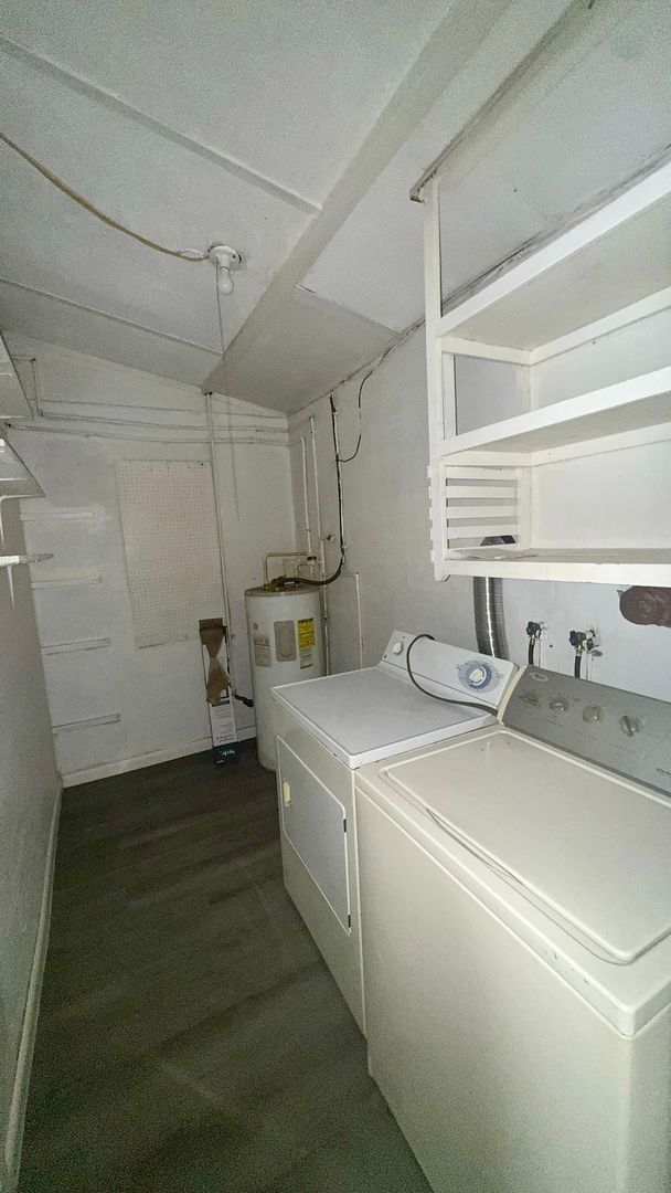 Building Photo - 3 bedroom, 1 bathroom single family home i...