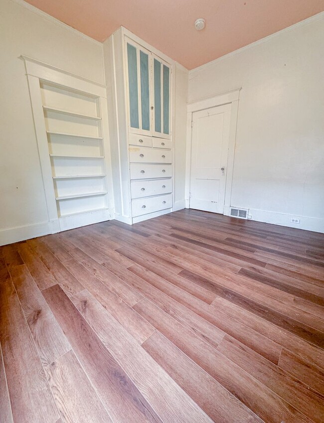 Building Photo - 2 BED/ 2 BATH SINGLE FAMILY HOME