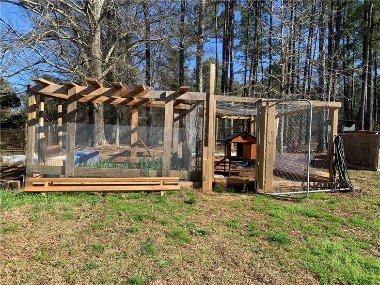 Building Photo - 333 GA-11