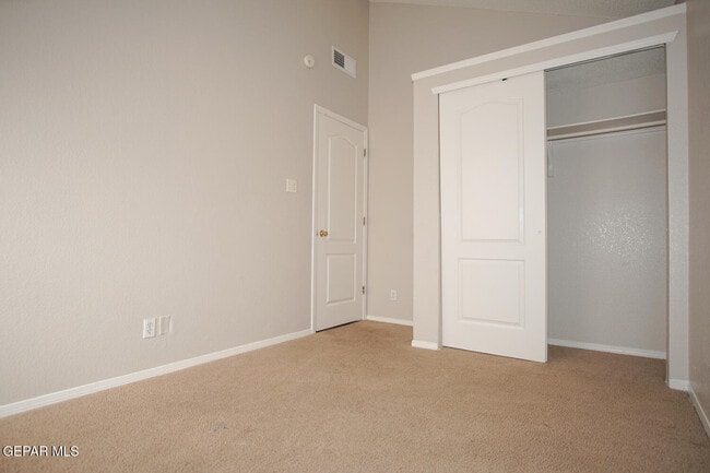 Building Photo - 10957 Chippendale Ave