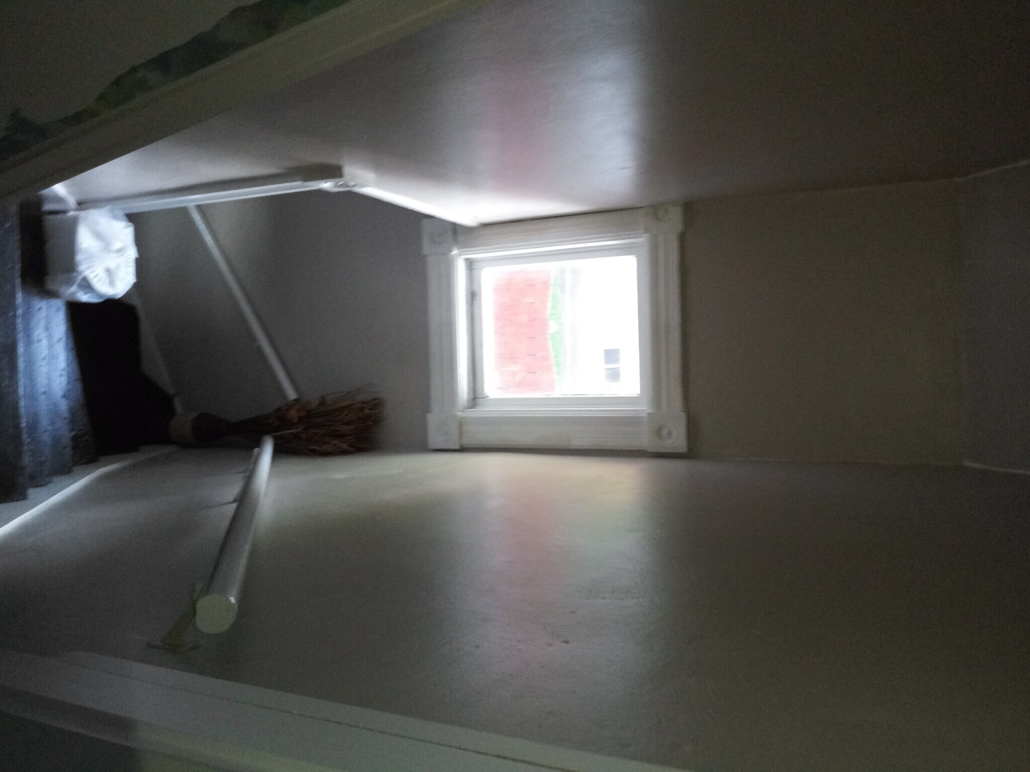 Building Photo - 520 Lawrence Ave