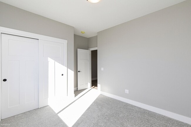 Building Photo - 3 br, 2.5 bath House - 529 Meadows Ct