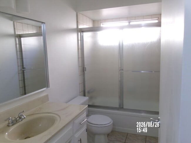Building Photo - 1000 Olive Dr