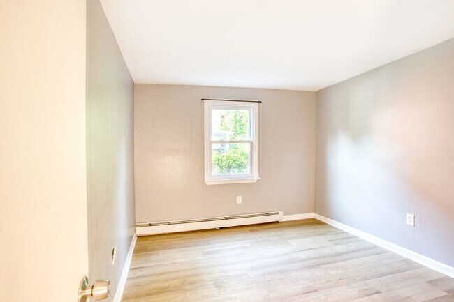 Building Photo - 12 Martin St