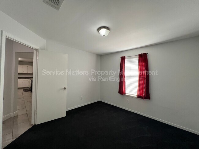 Building Photo - 2017 Coral Creek Dr