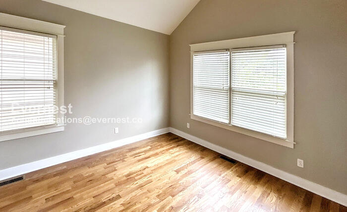 Building Photo - 1501C 9th Ave N