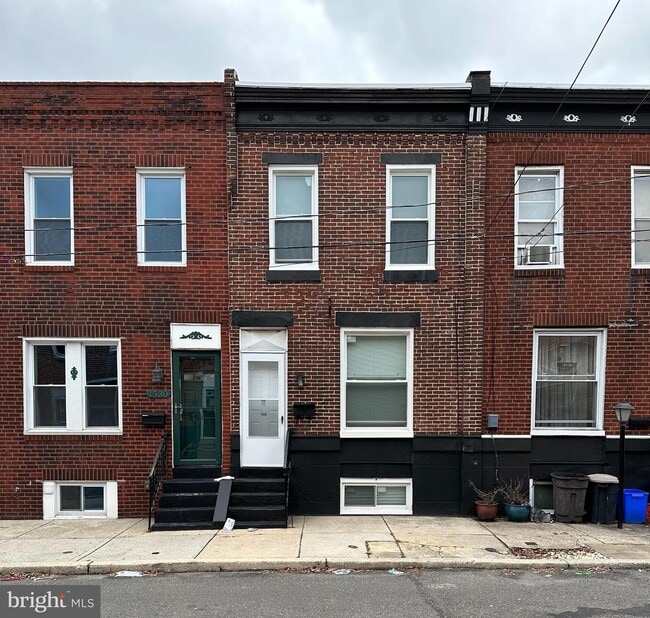 Building Photo - 1528 S Hollywood St