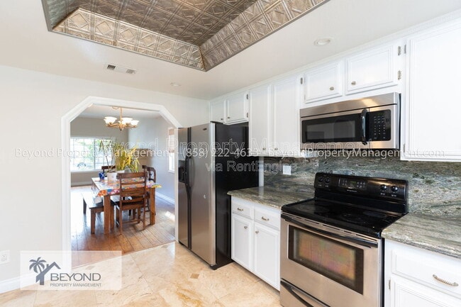 Building Photo - 1595 Avenida De Los Lirios