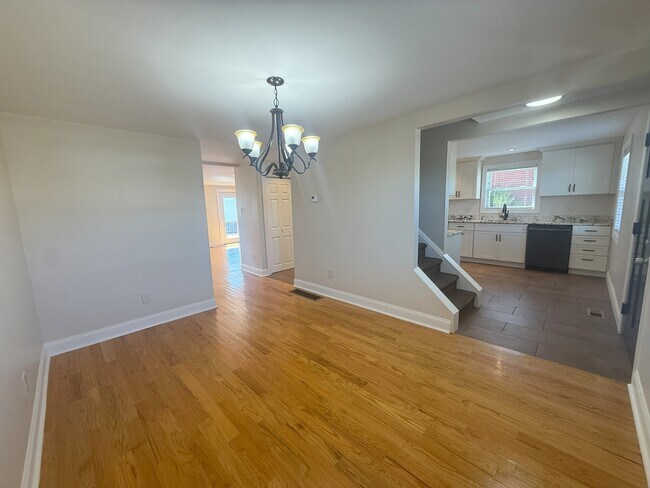 Building Photo - 1430 Simona Dr