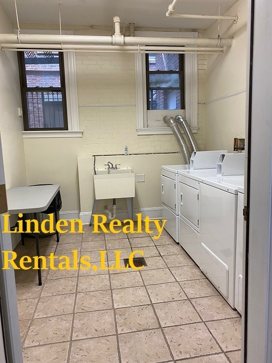 Building Photo - 227 Park Dr