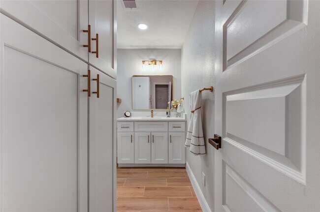 Building Photo - 3538 Truxton Dr