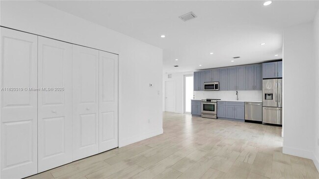 Building Photo - 3823 Thomas Ave