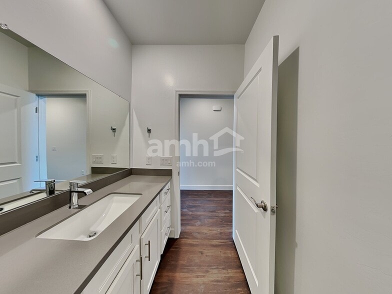 Building Photo - 7500 S Via Bombachas