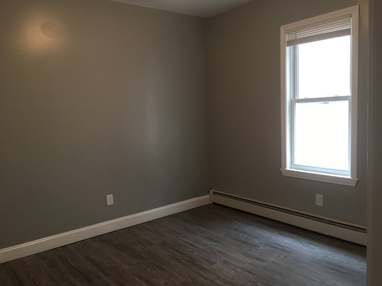 Building Photo - 424 Bowdoin St