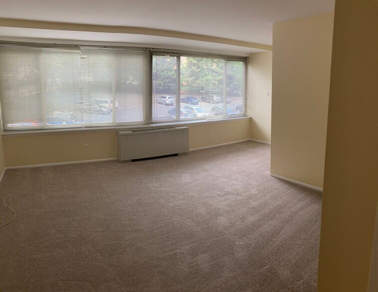 Building Photo - 1210 N Taft St