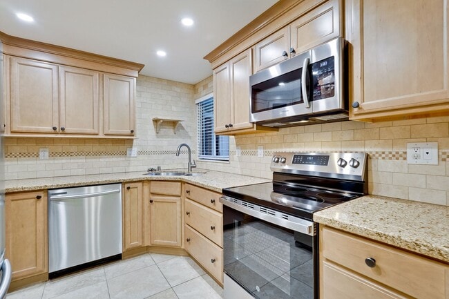 Building Photo - 2/2 Downstairs Condo in a Great Location Nestled Behind EBAY in The Hamilton Corners Community