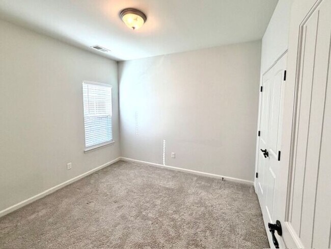 Building Photo - Now Leasing A 3 Bedroom 2 Bath Home In Southaven Near Central Park.