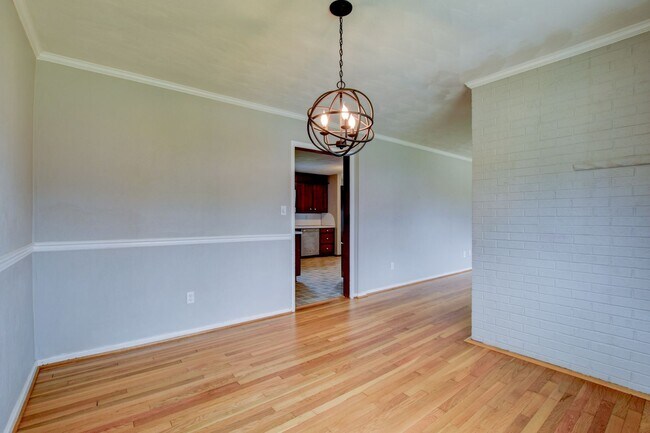 Building Photo - 609 Birch Dr