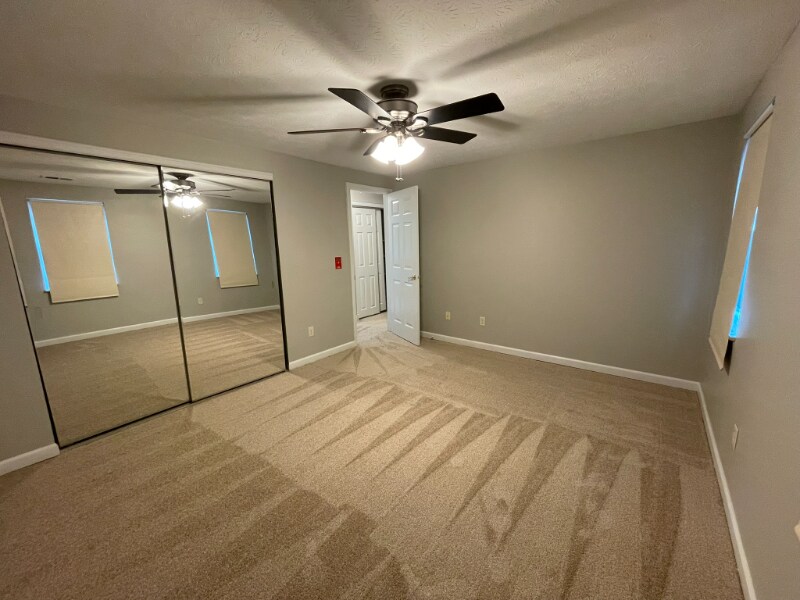 Building Photo - 3211 Creston Ct