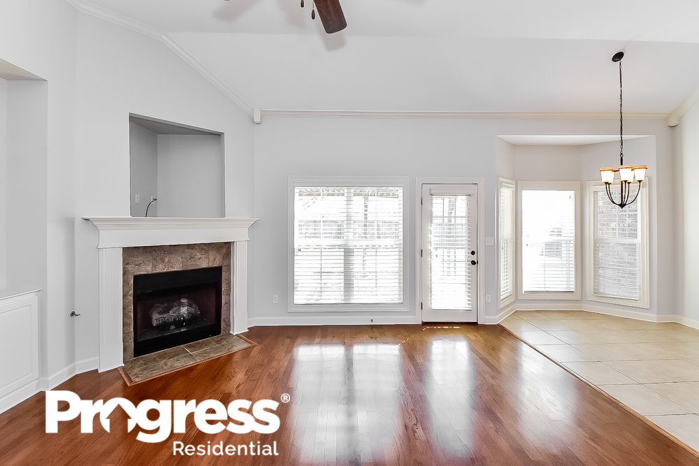 Building Photo - 4378 Bloombury St