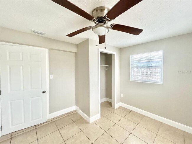 Building Photo - 3323 Fairmount Dr