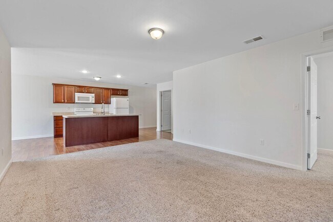 Building Photo - 579 Regency Cir