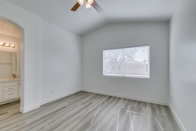 Building Photo - NORTH SHORES REFRESHED 2 STORY HOME WITH FIREPLACE AND LARGE BACKYARD