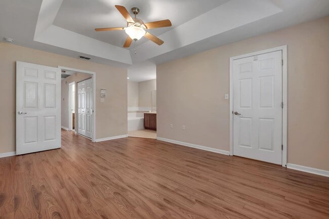 Building Photo - Spacious 3 Bedroom Townhome with Fireplace & Deck
