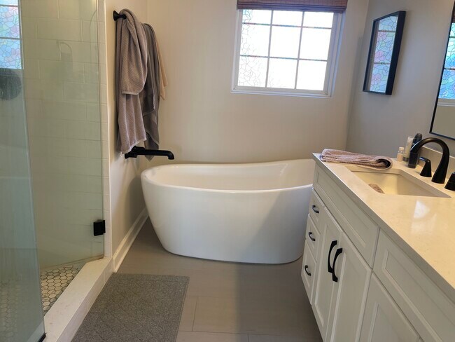 Building Photo - 3252 Cool Springs Ct