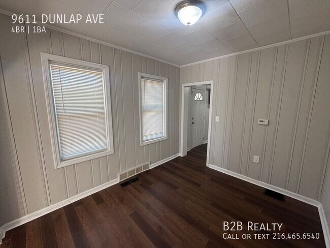 Building Photo - 9611 Dunlap Ave
