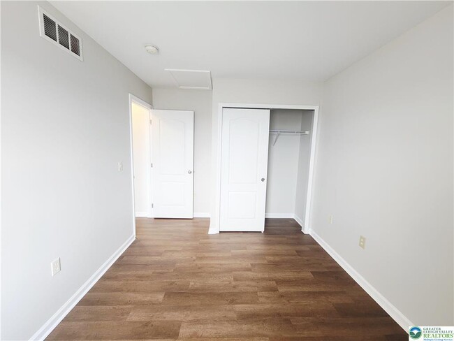 Building Photo - 7510 Pioneer Dr