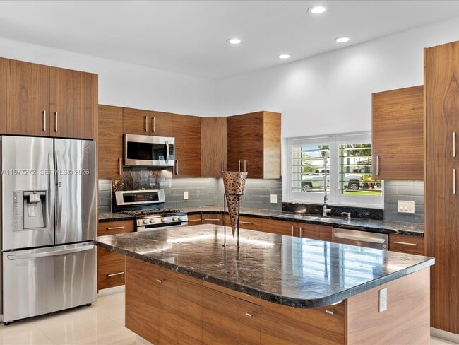 Building Photo - 3510 NE 17th Ave