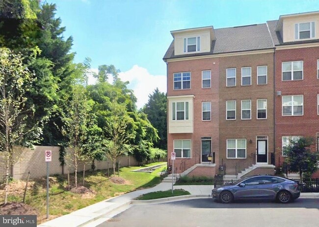 Building Photo - 12731 Vuillard St