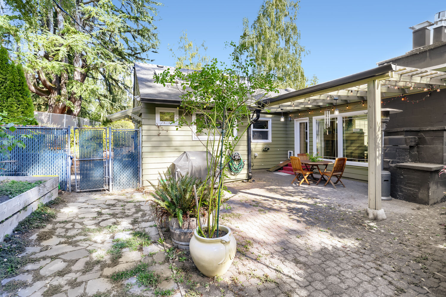 Building Photo - 3041 SW Flower Ter
