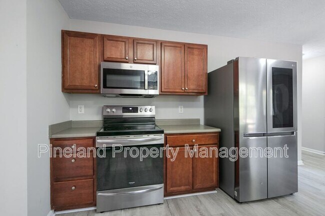 Building Photo - 320 Roundtree Dr