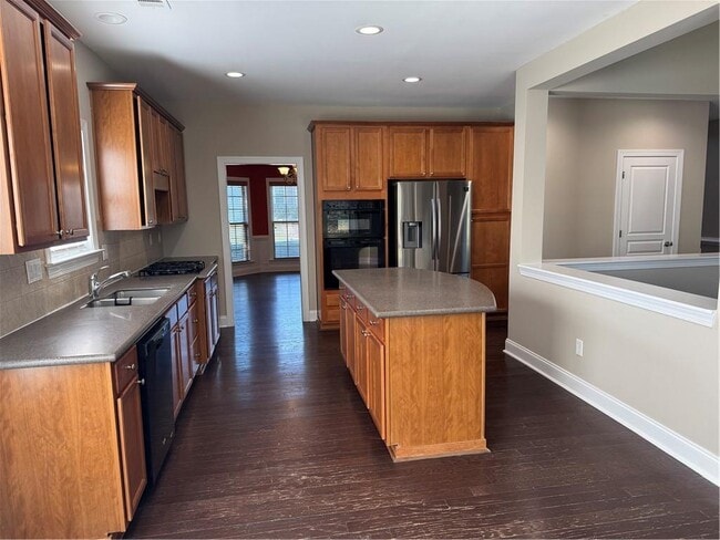 Building Photo - 7411 Redbud Loop