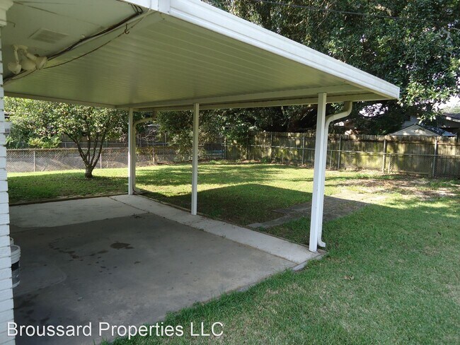 Building Photo - 3 br, 1.5 bath House - 108 Maple Drive